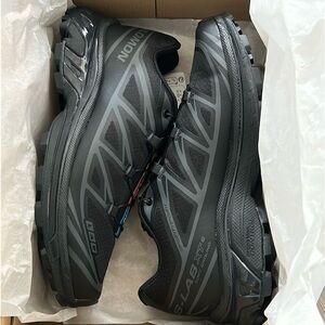 Salomon XT-6 Black Athletic Shoes